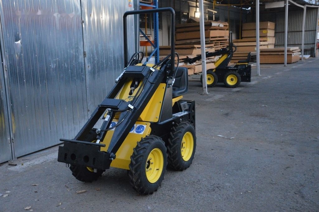 Tur Poland Miniradlader Miniloader Mini hoflader TUR N 520 Briggs&Stratton - Mini homlokrakodó: 3 kép. Tur Poland Miniradlader Miniloader Mini hoflader TUR N 520 Briggs&Stratton - Mini homlokrakodó: 3 kép.