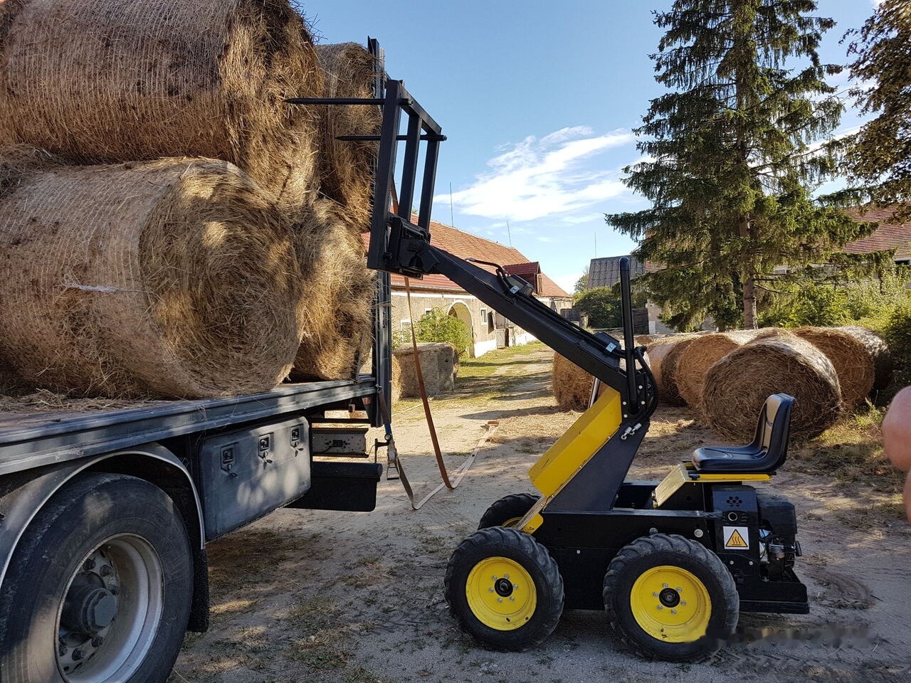 Tur Poland Miniradlader Miniloader Mini hoflader TUR N 520 Briggs&Stratton - Mini homlokrakodó: 1 kép. Tur Poland Miniradlader Miniloader Mini hoflader TUR N 520 Briggs&Stratton - Mini homlokrakodó: 1 kép.