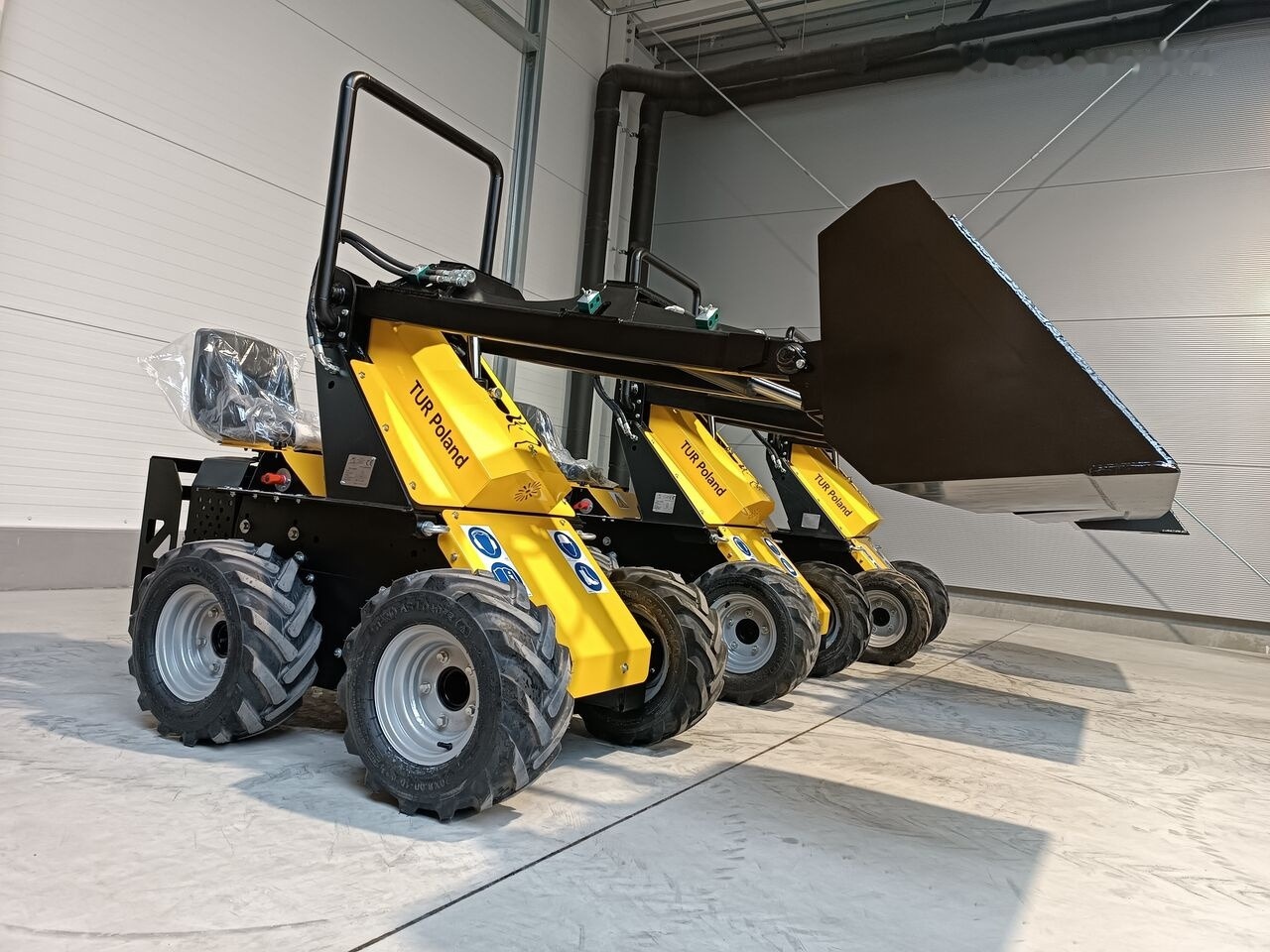 Tur Poland N520 Miniradlader Mini Hoflader Mini Lader - Mini homlokrakodó: 3 kép. Tur Poland N520 Miniradlader Mini Hoflader Mini Lader - Mini homlokrakodó: 3 kép.