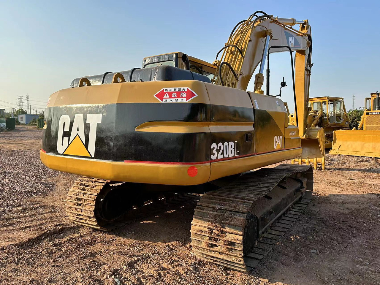 CAT 320B - Lánctalpas kotró: 5 kép. CAT 320B - Lánctalpas kotró: 5 kép.