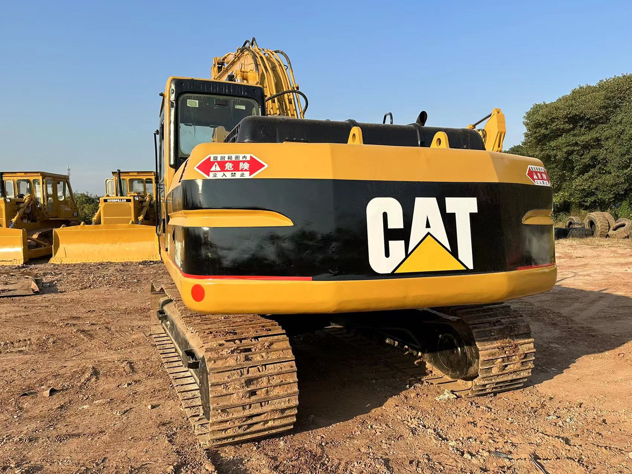 CAT 320B - Lánctalpas kotró: 4 kép. CAT 320B - Lánctalpas kotró: 4 kép.