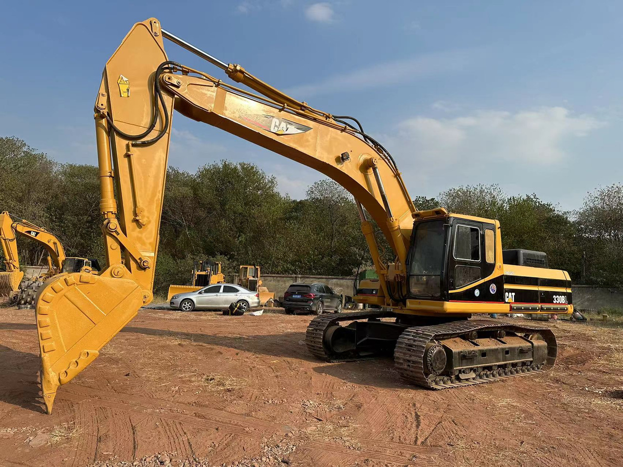 Lánctalpas kotró CAT 320B: 10 kép.
