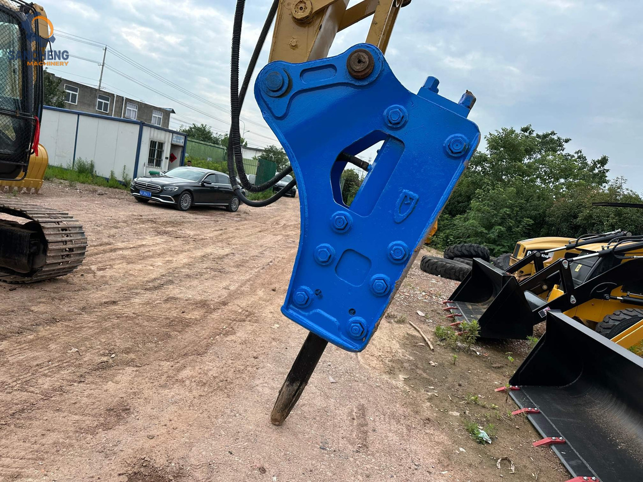 CAT 320CL with hammer - Lánctalpas kotró: 5 kép. CAT 320CL with hammer - Lánctalpas kotró: 5 kép.