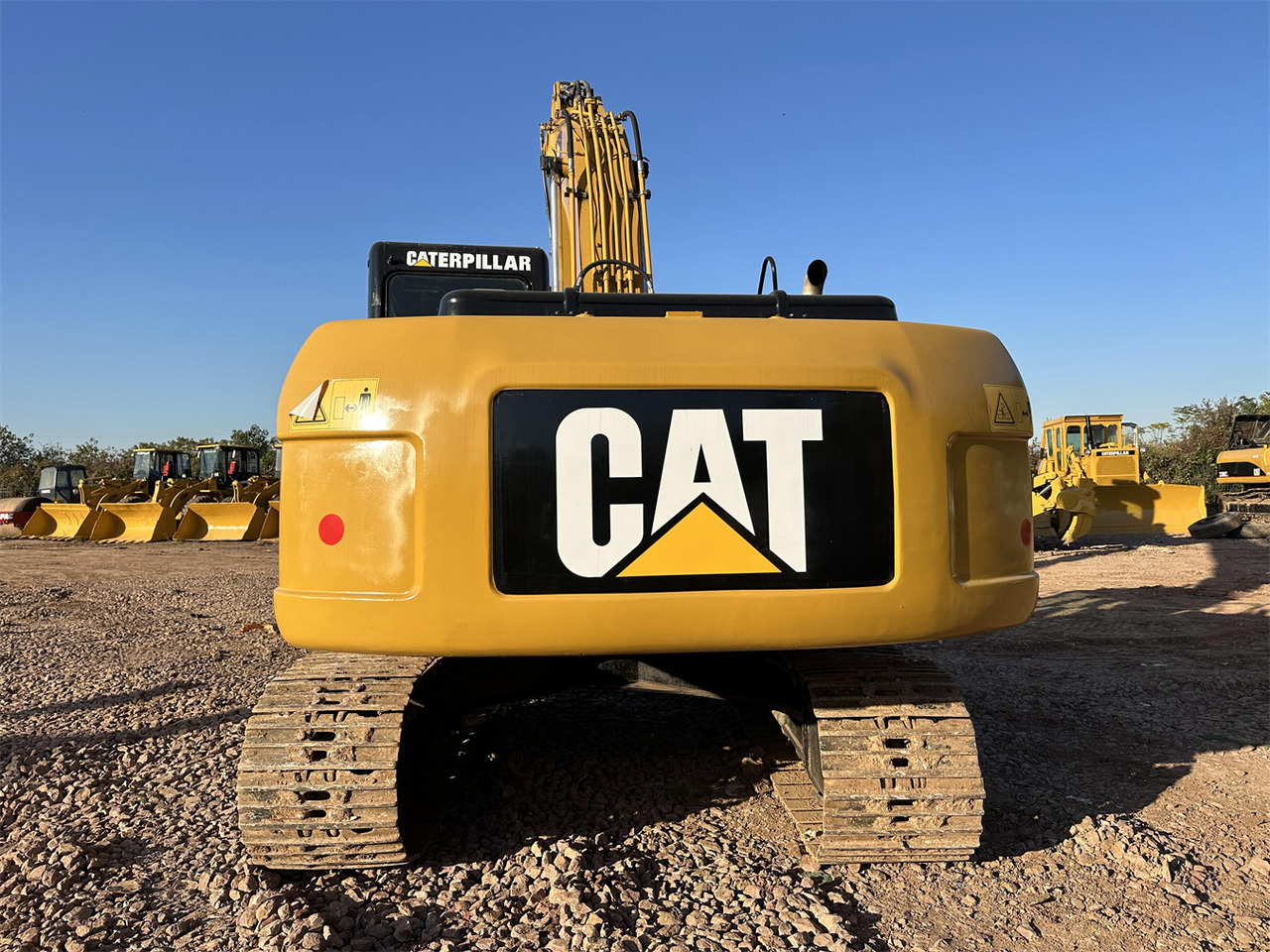 CAT 320DL - Kotrógép: 5 kép. CAT 320DL - Kotrógép: 5 kép.