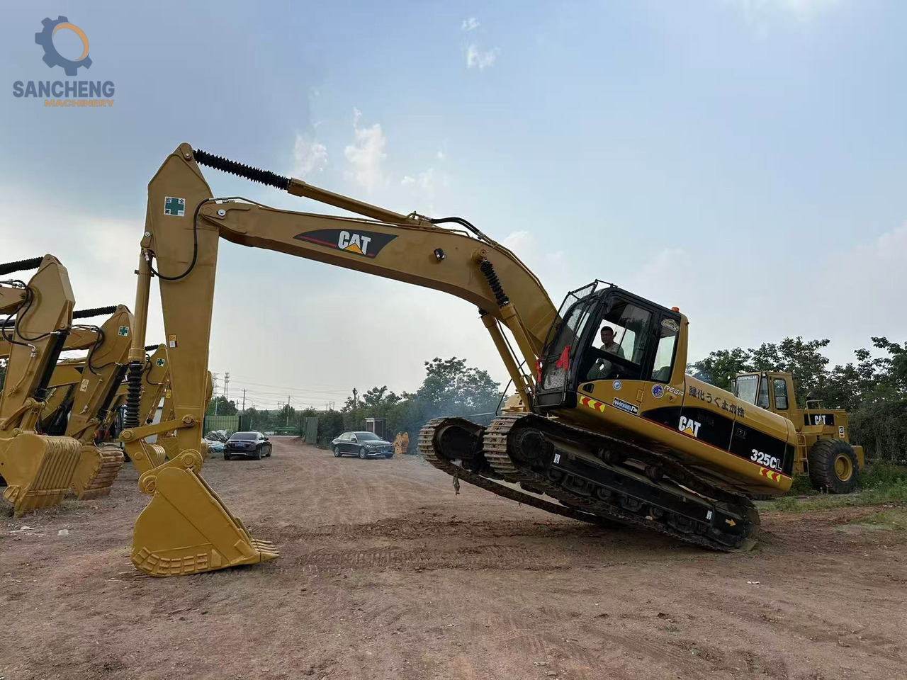 CAT 325 CL - Lánctalpas kotró: 3 kép. CAT 325 CL - Lánctalpas kotró: 3 kép.