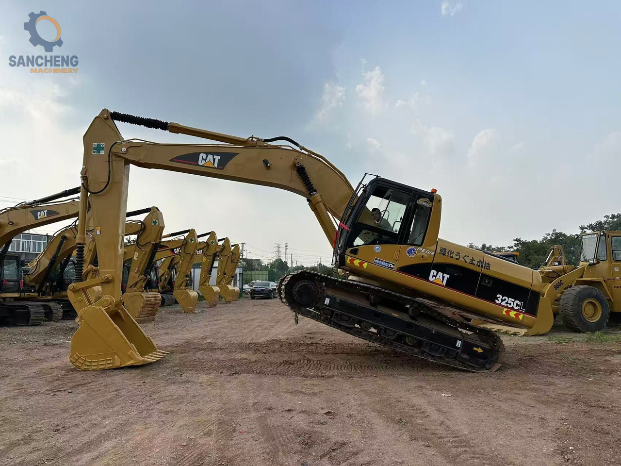 CAT 325 CL - Lánctalpas kotró: 4 kép. CAT 325 CL - Lánctalpas kotró: 4 kép.