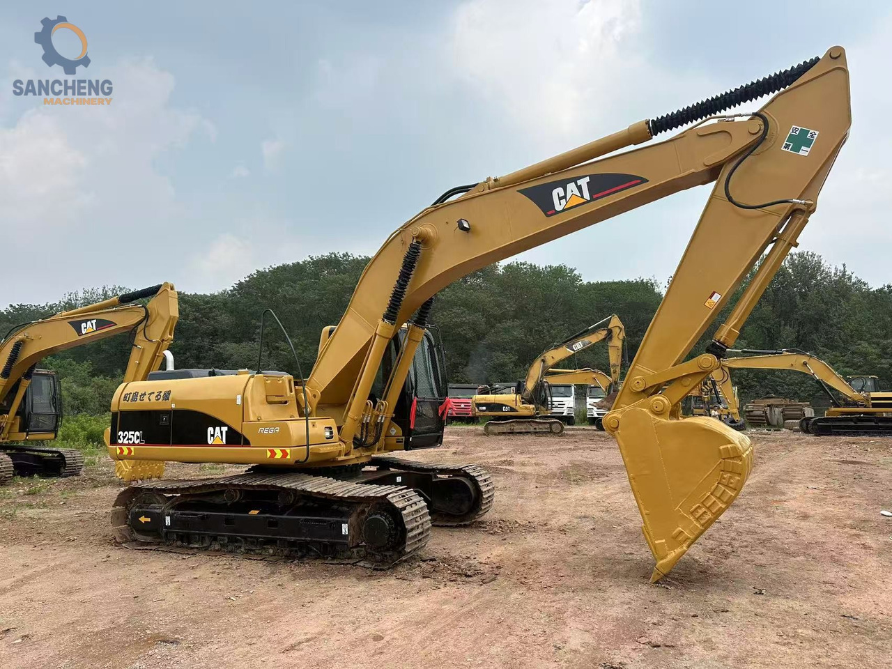 CAT 325 CL - Lánctalpas kotró: 1 kép. CAT 325 CL - Lánctalpas kotró: 1 kép.