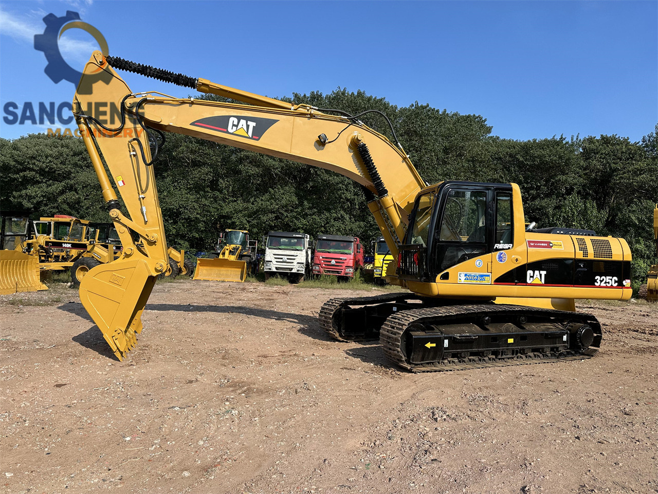CAT 325C - Kotrógép: 3 kép. CAT 325C - Kotrógép: 3 kép.
