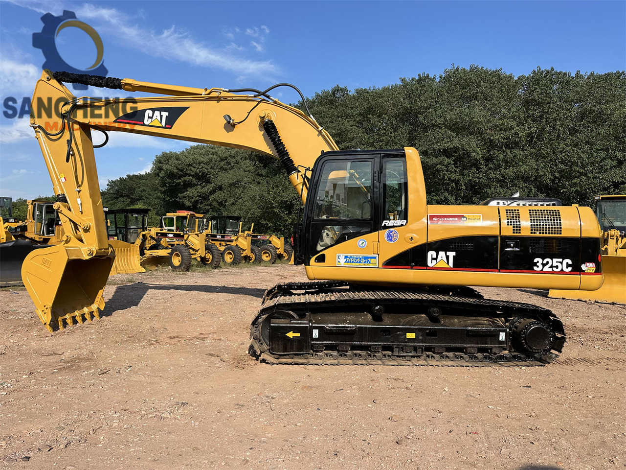 CAT 325C - Kotrógép: 2 kép. CAT 325C - Kotrógép: 2 kép.