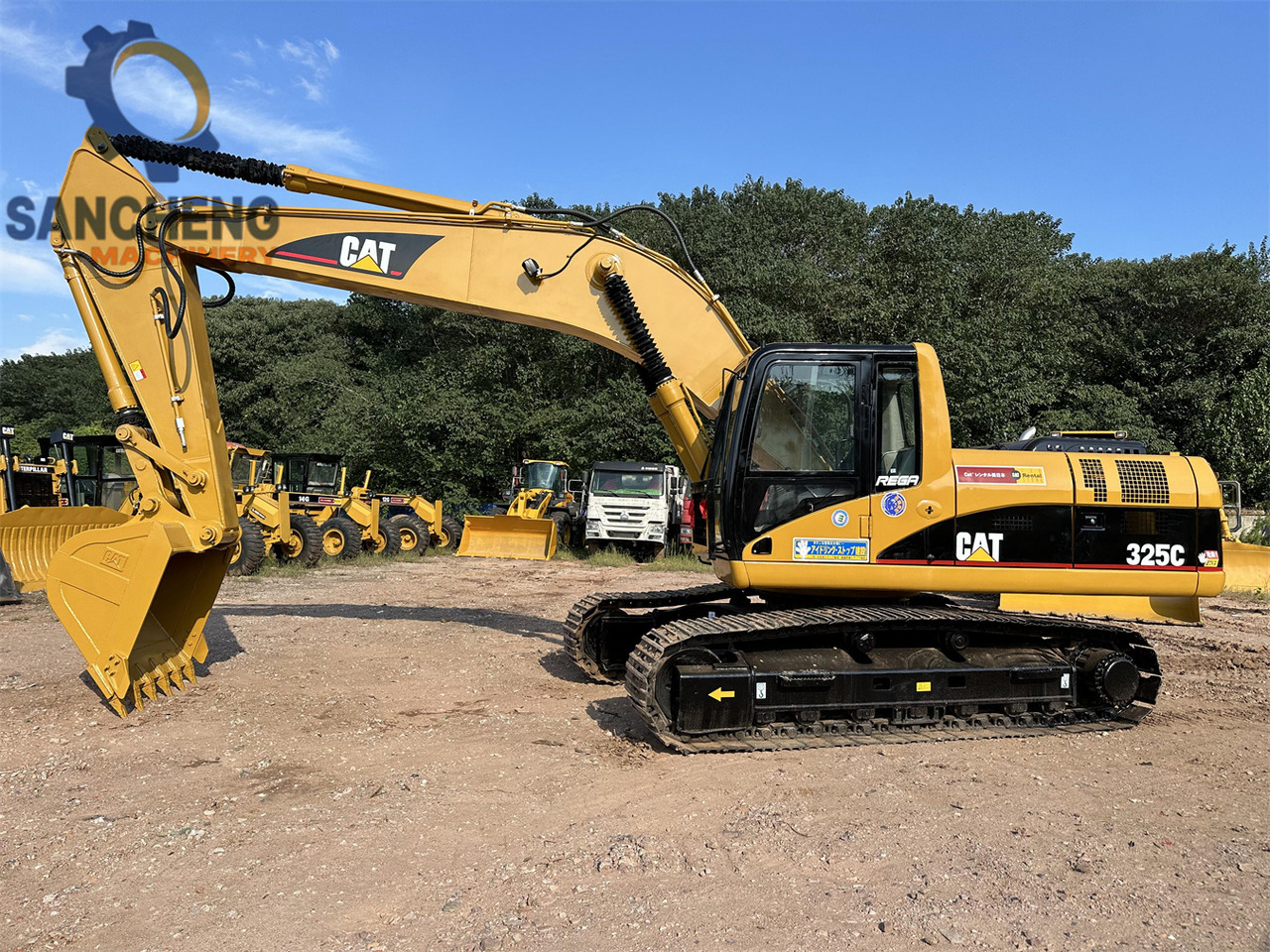 CAT 325C - Kotrógép: 4 kép. CAT 325C - Kotrógép: 4 kép.