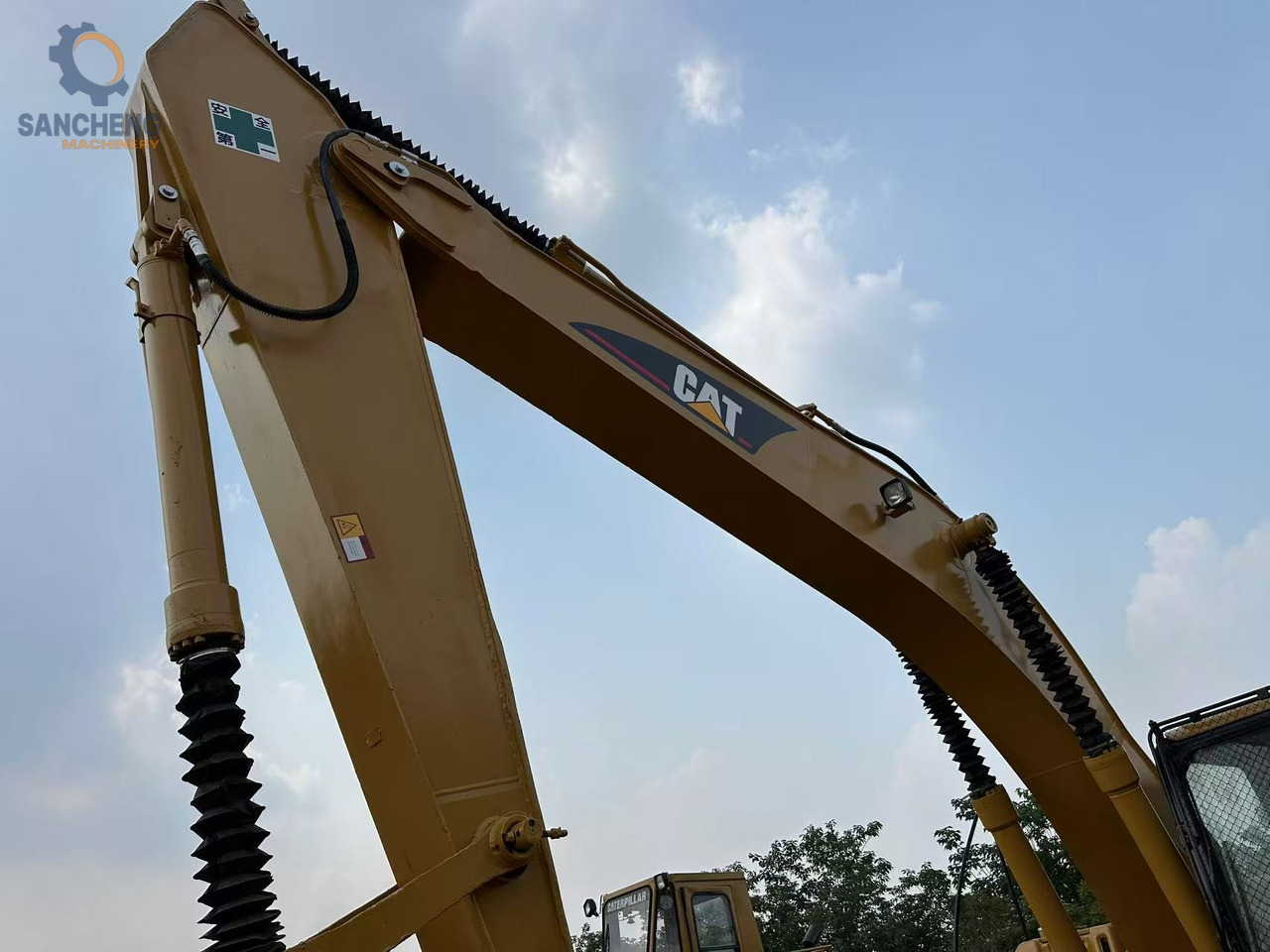 CAT 325CL - Lánctalpas kotró: 4 kép. CAT 325CL - Lánctalpas kotró: 4 kép.