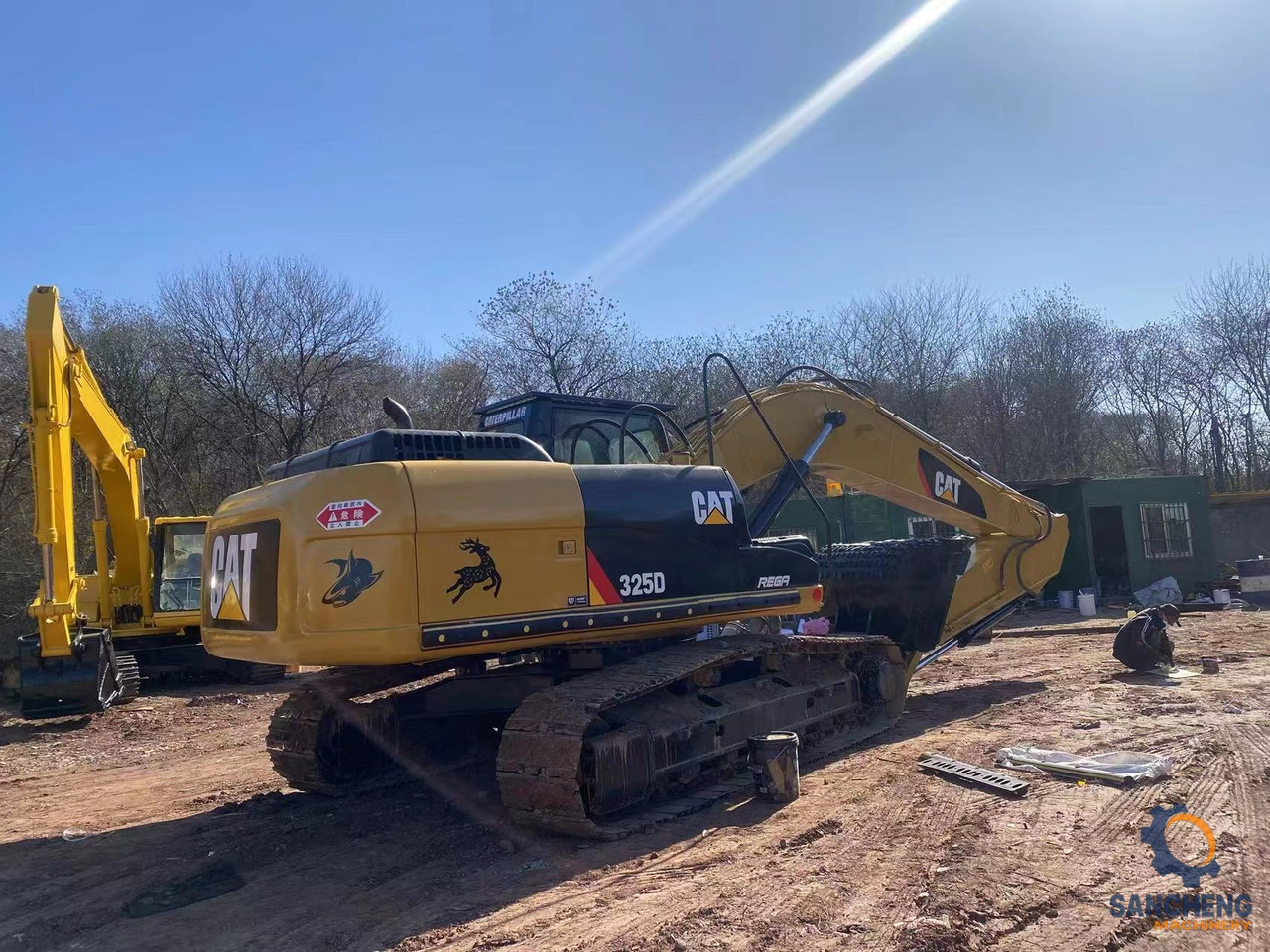 CAT 325D - Kotrógép: 3 kép. CAT 325D - Kotrógép: 3 kép.