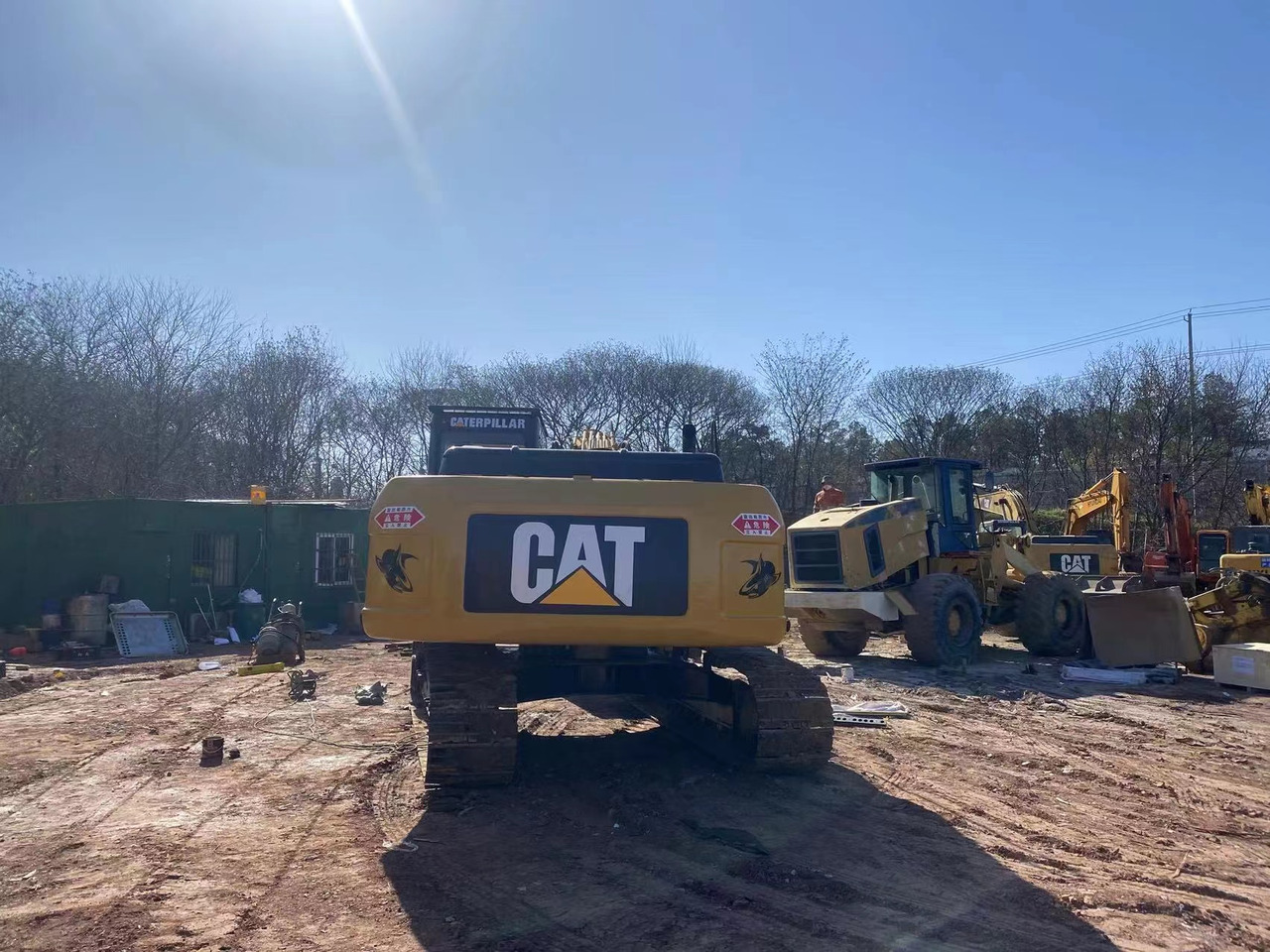 CAT 325D - Kotrógép: 3 kép. CAT 325D - Kotrógép: 3 kép.