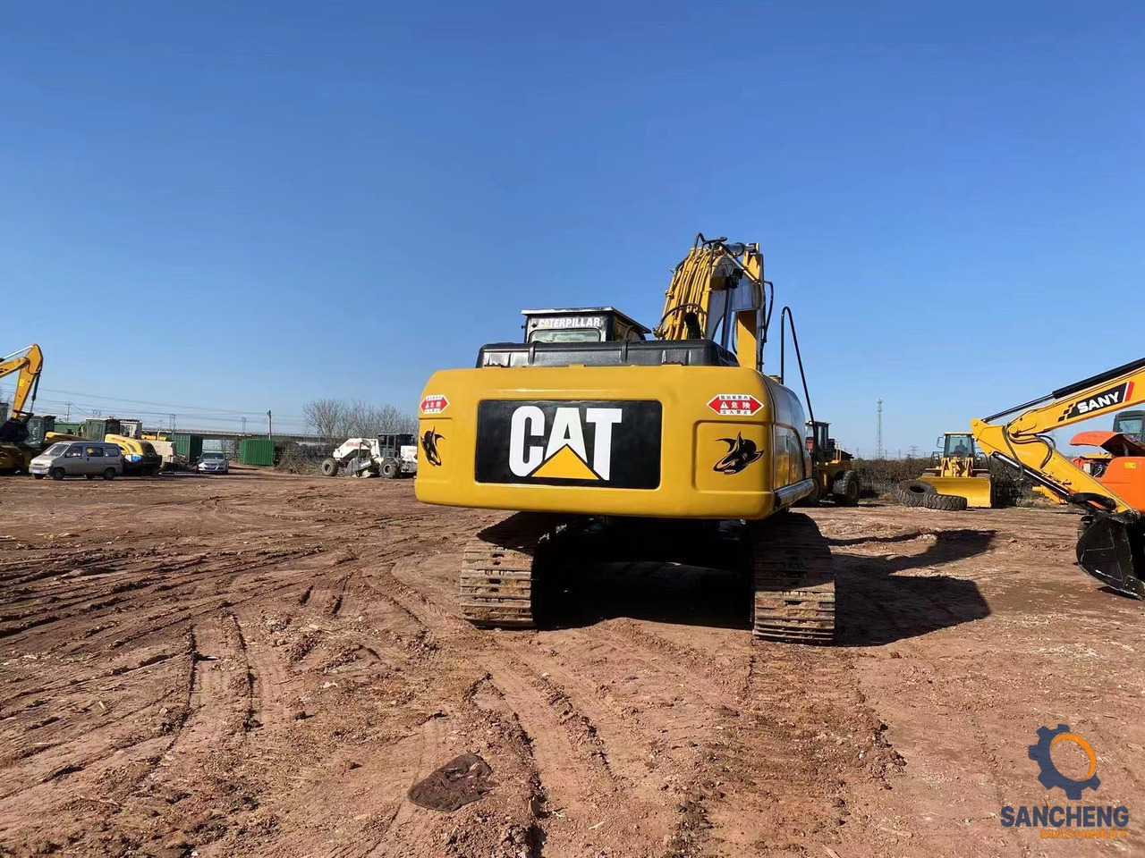 Kotrógép CAT 325D: 10 kép.