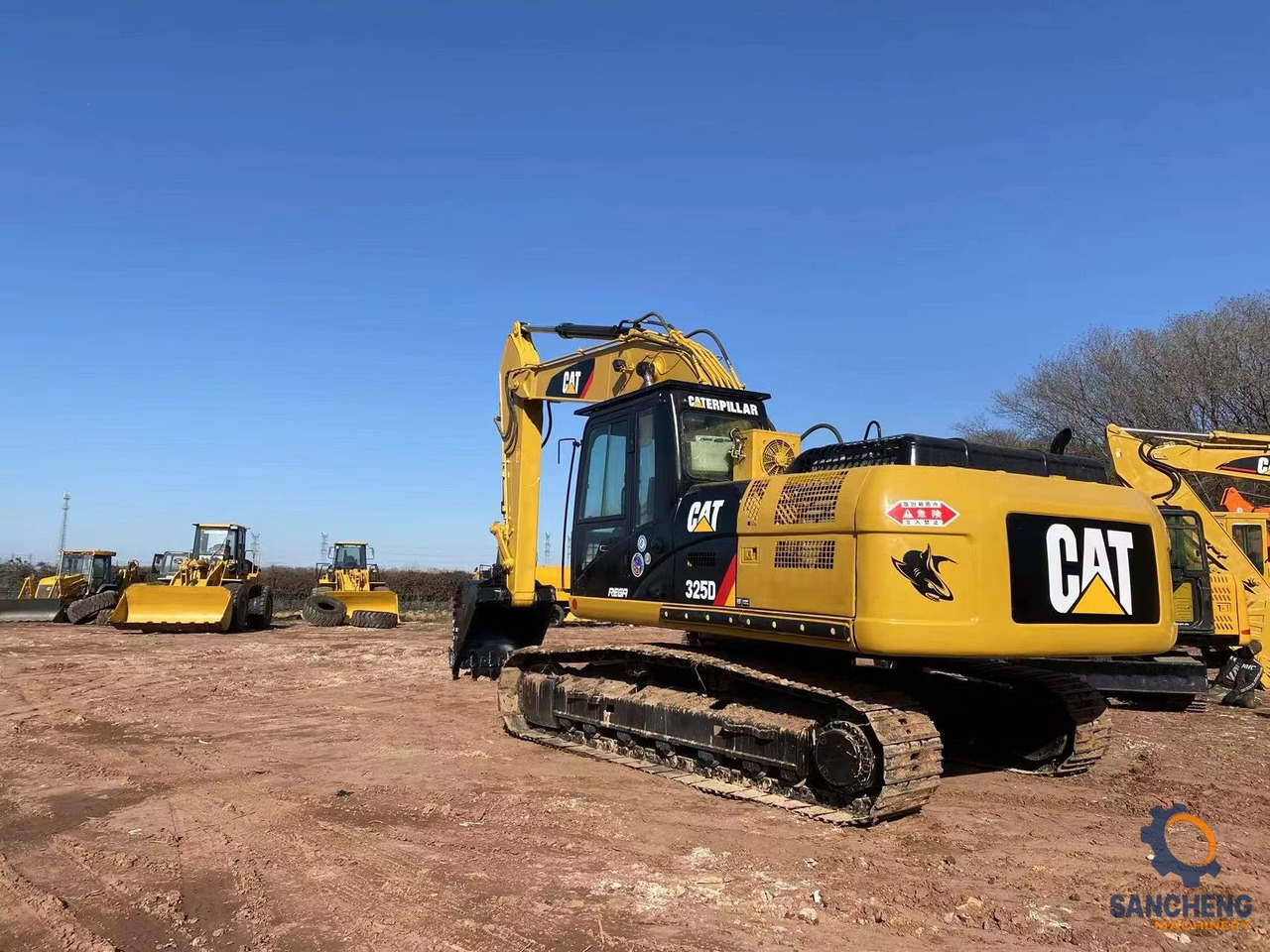Kotrógép CAT 325D: 9 kép.