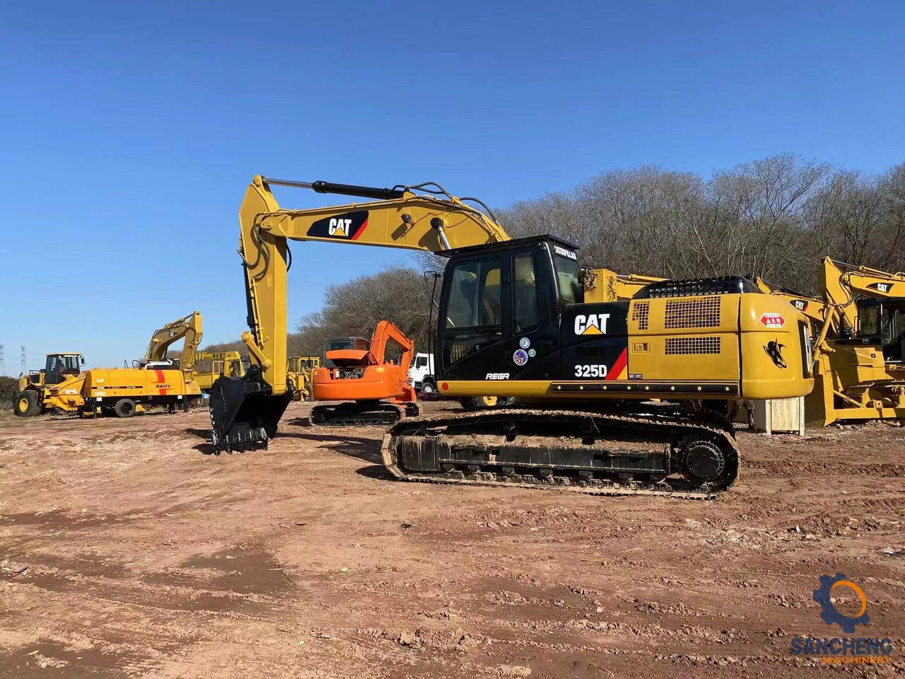 Kotrógép CAT 325D: 7 kép.