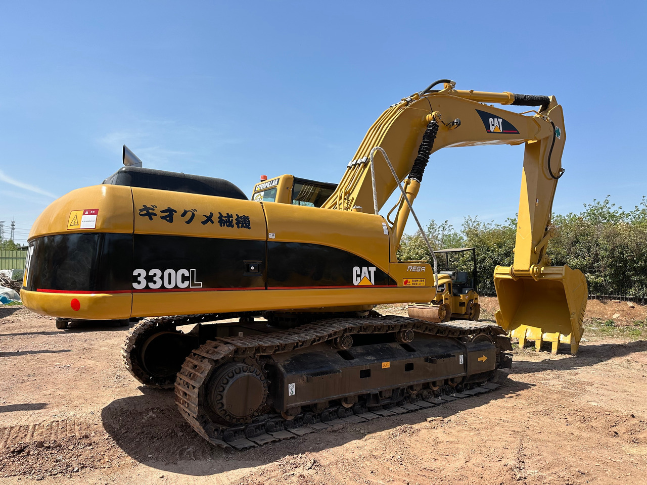 CAT 330CL - Bontó kotrógép: 2 kép. CAT 330CL - Bontó kotrógép: 2 kép.