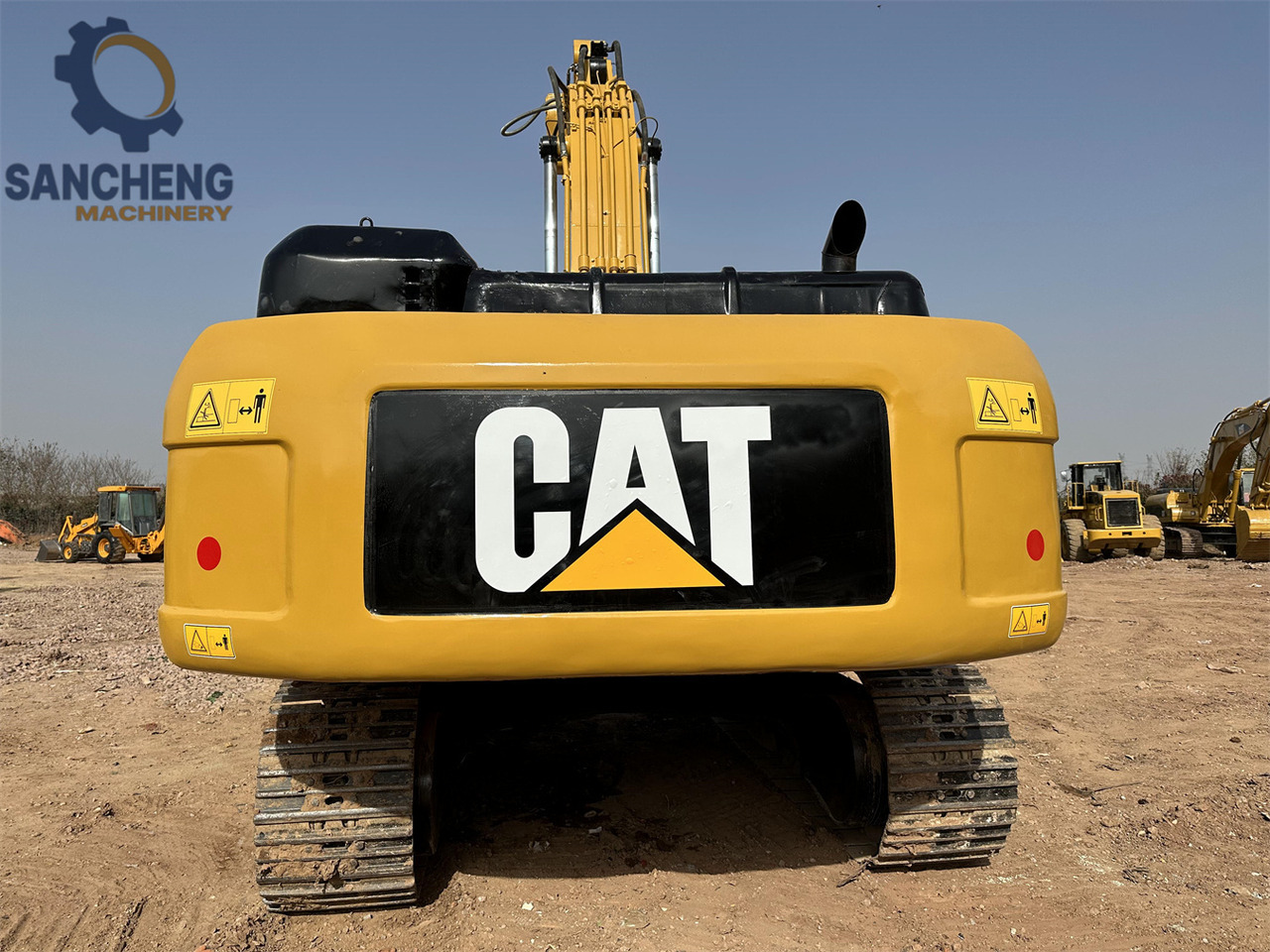 CAT 336D2L Crawler excavator - Kotrógép: 4 kép. CAT 336D2L Crawler excavator - Kotrógép: 4 kép.