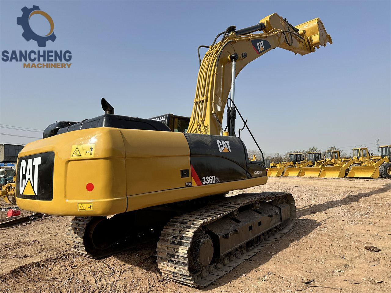 CAT 336D2L Crawler excavator - Kotrógép: 5 kép. CAT 336D2L Crawler excavator - Kotrógép: 5 kép.