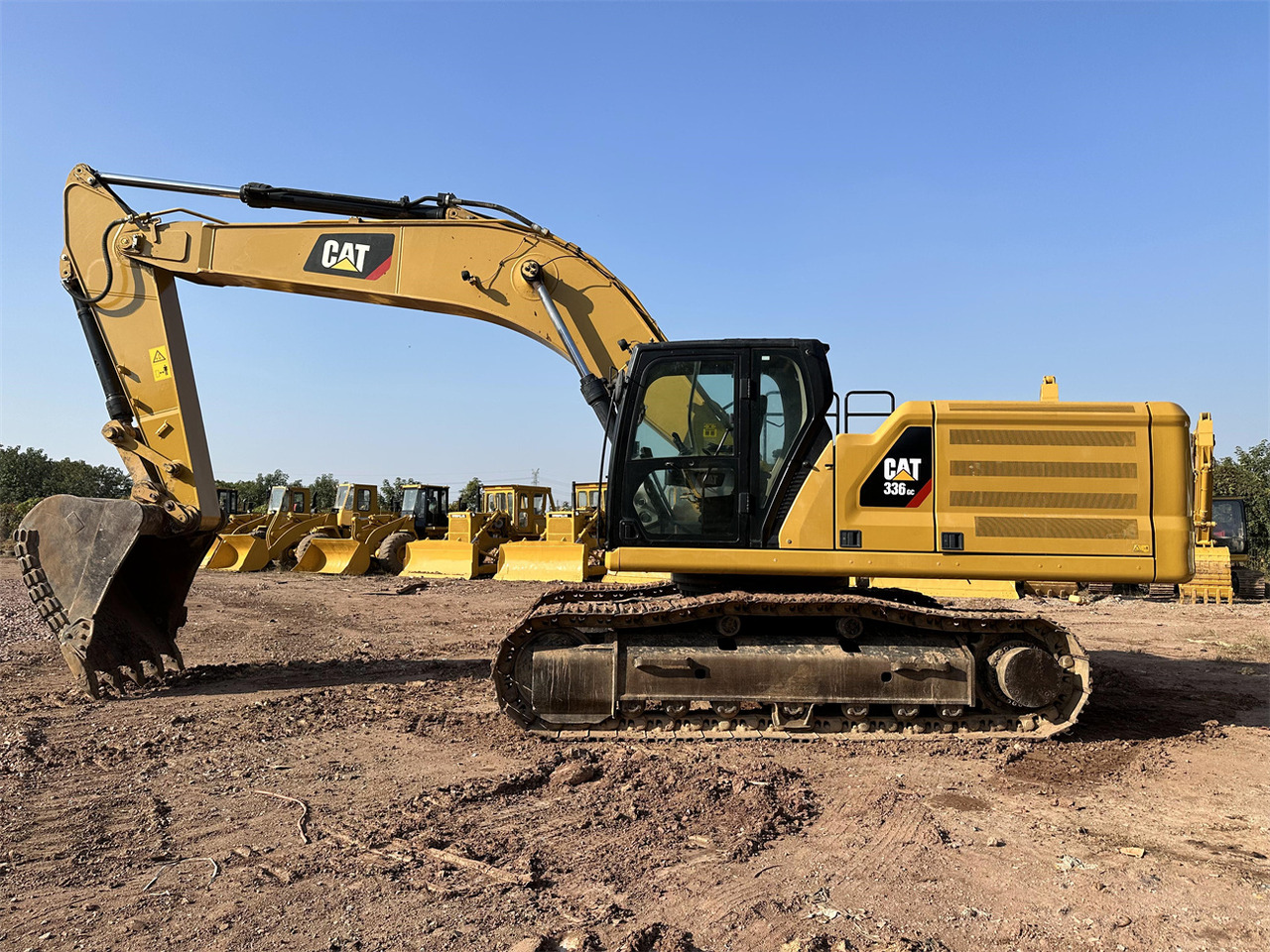 CAT 336GC - Lánctalpas kotró: 3 kép. CAT 336GC - Lánctalpas kotró: 3 kép.