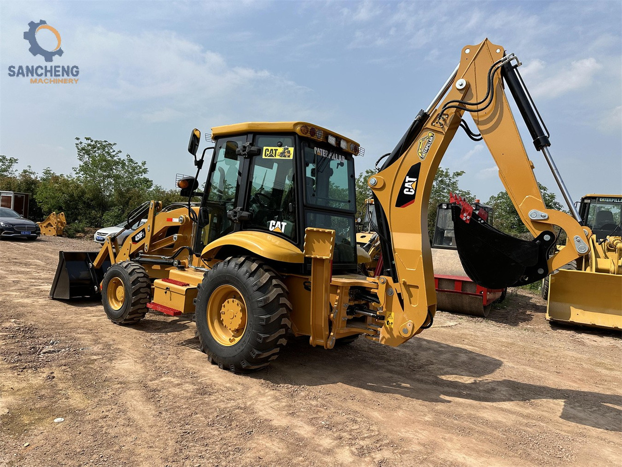 CAT 420F2 - Kotrórakodó: 3 kép. CAT 420F2 - Kotrórakodó: 3 kép.