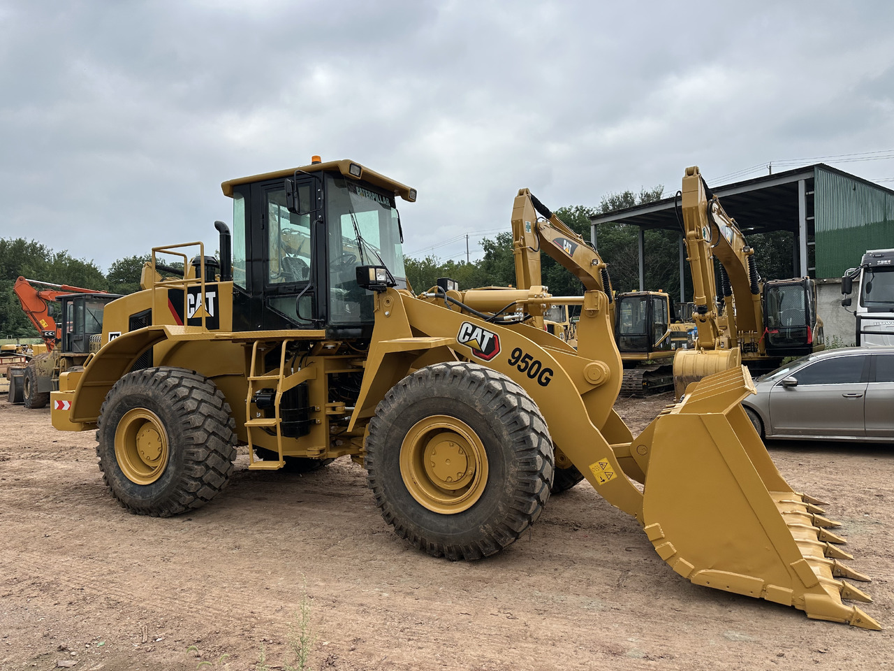 CAT 950G - Gumikerekes homlokrakodó: 4 kép. CAT 950G - Gumikerekes homlokrakodó: 4 kép.
