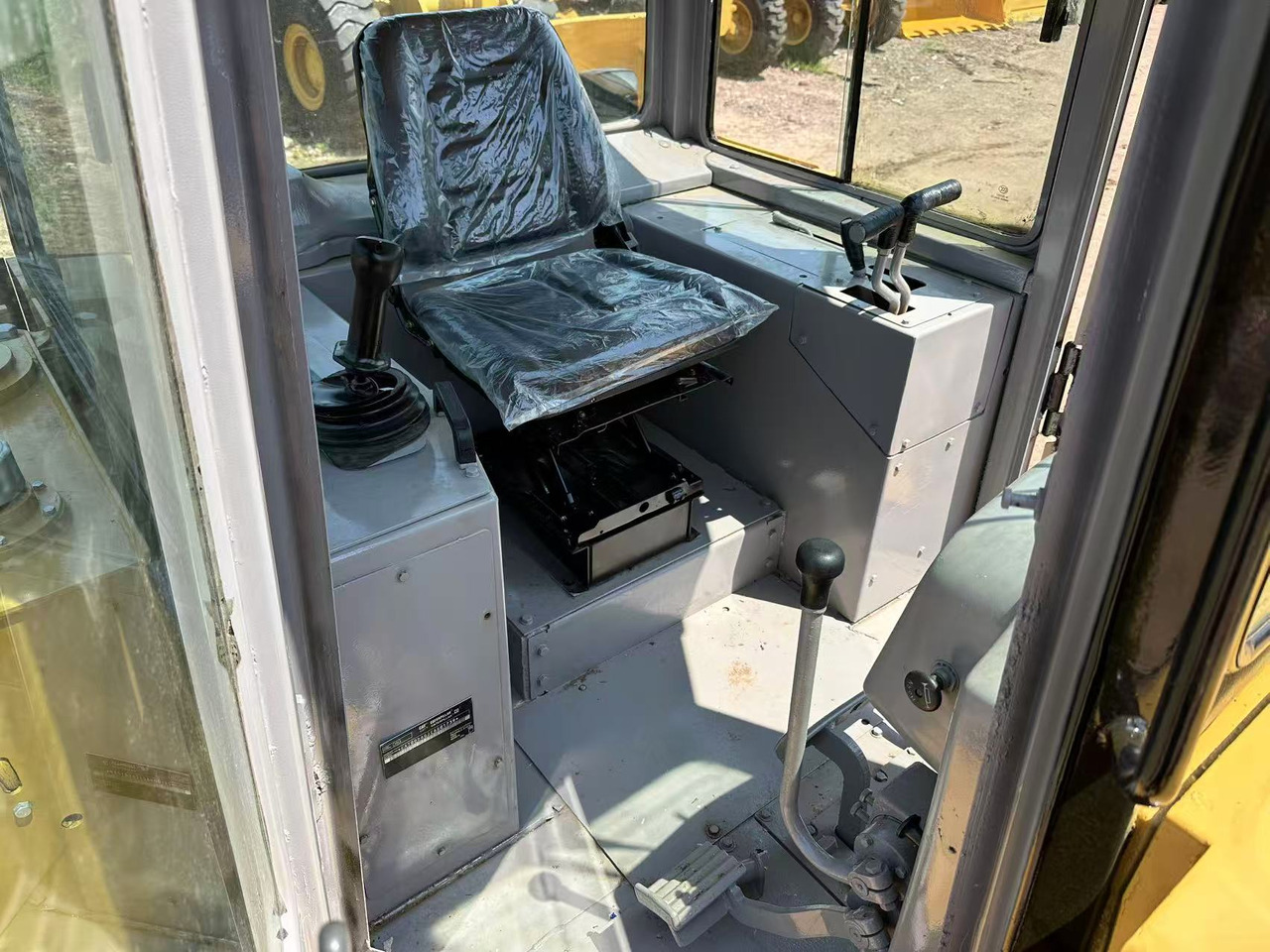 CAT D6G - Buldózer: 5 kép. CAT D6G - Buldózer: 5 kép.