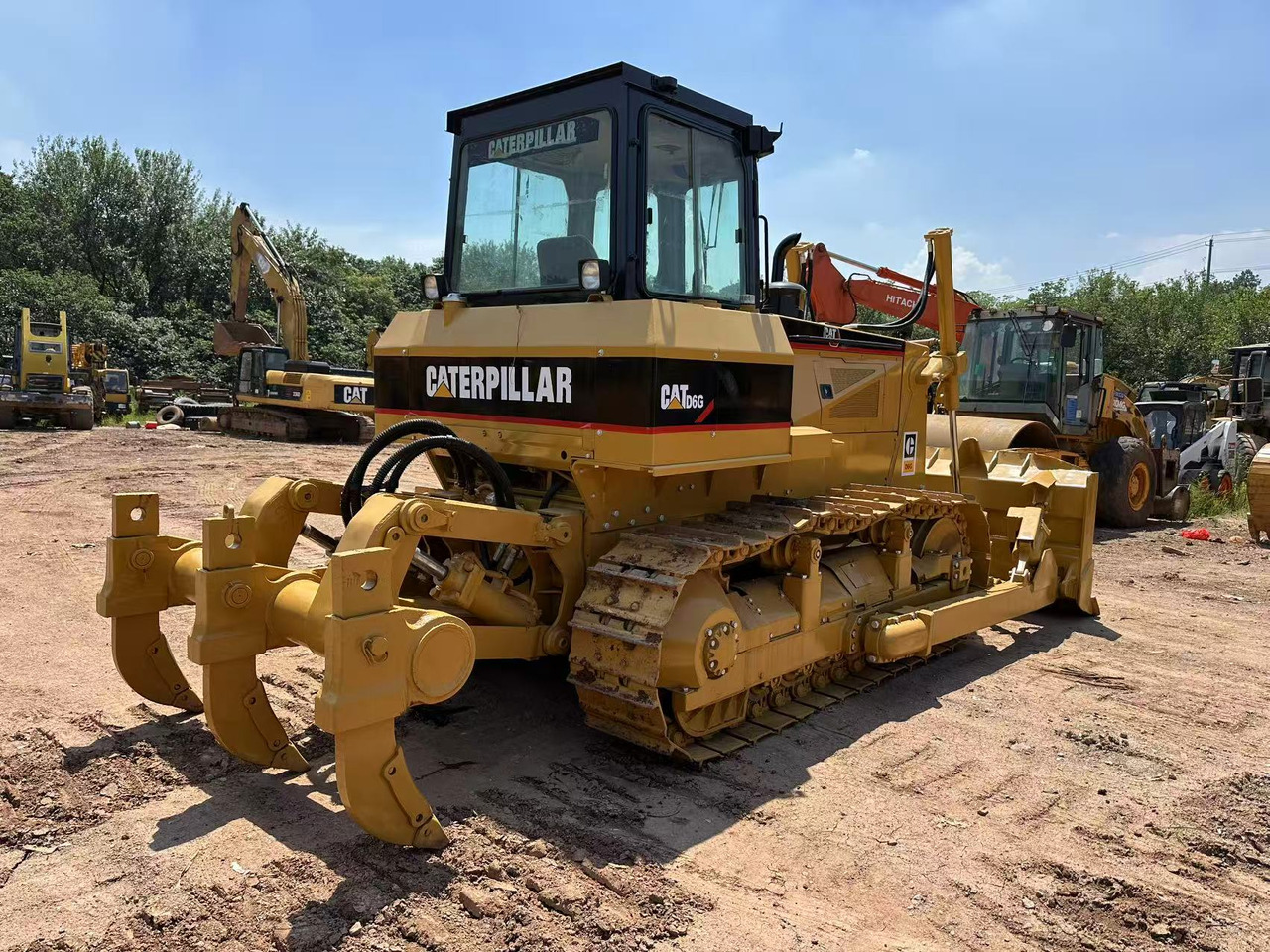 CAT D6G - Buldózer: 2 kép. CAT D6G - Buldózer: 2 kép.