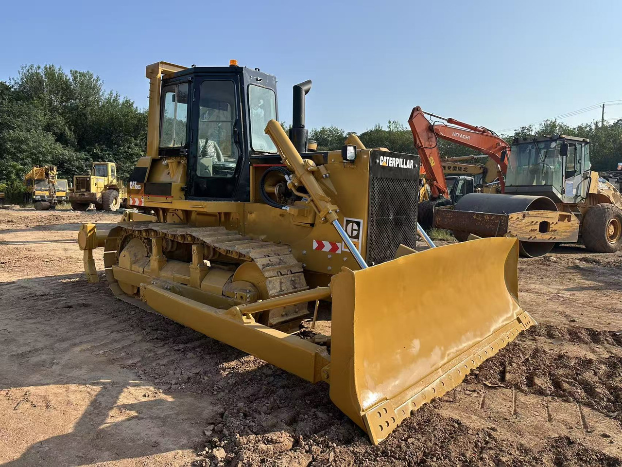 CAT D6G - Buldózer: 1 kép. CAT D6G - Buldózer: 1 kép.