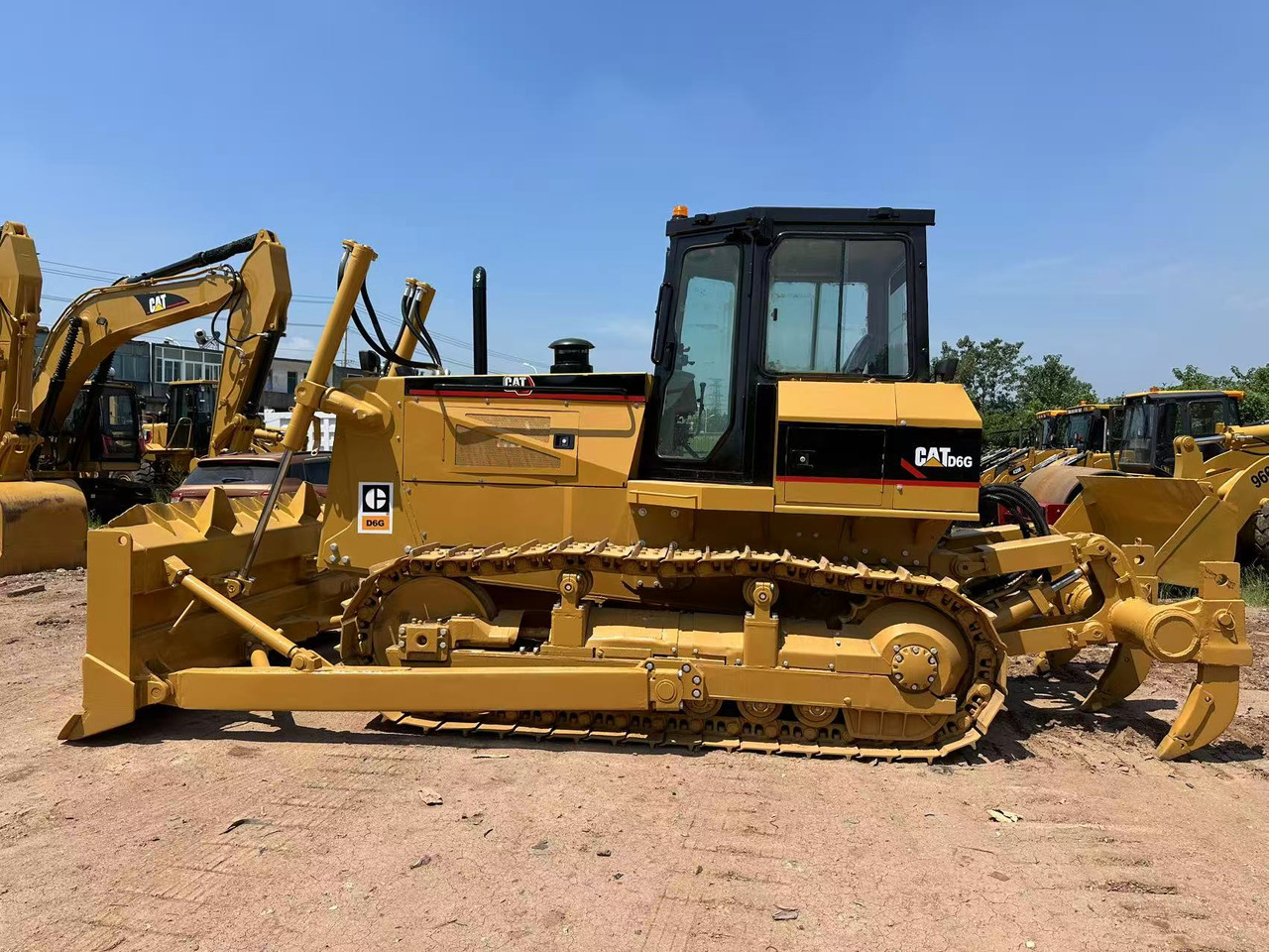 CAT D6G bulldozer - Buldózer: 3 kép. CAT D6G bulldozer - Buldózer: 3 kép.