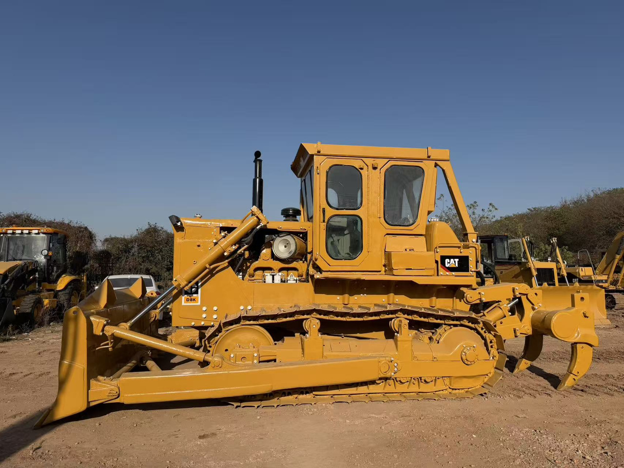 CAT D8K - Buldózer: 4 kép. CAT D8K - Buldózer: 4 kép.