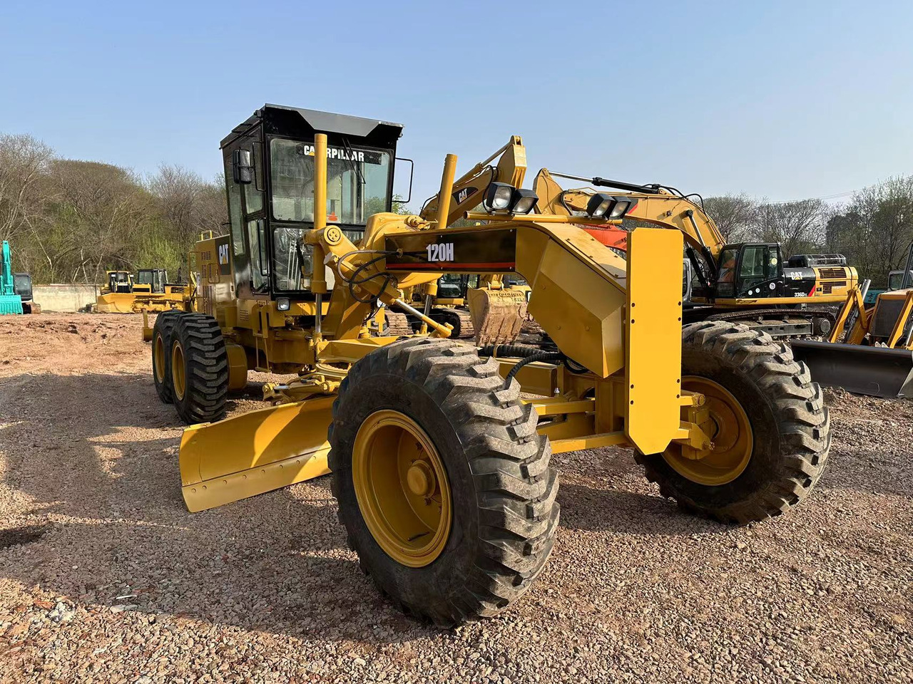 CATERPILLAR 120H - Gréder: 2 kép. CATERPILLAR 120H - Gréder: 2 kép.