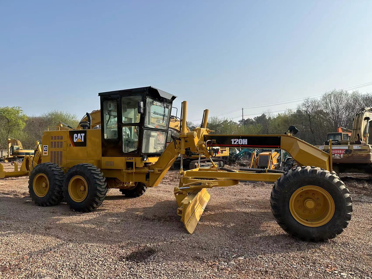 CATERPILLAR 120H - Gréder: 4 kép. CATERPILLAR 120H - Gréder: 4 kép.