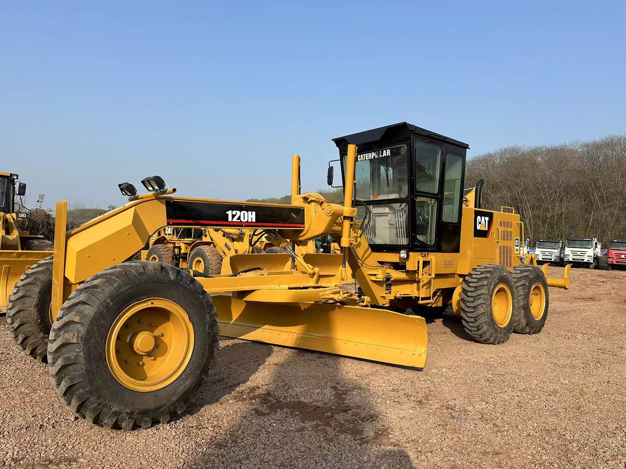 CATERPILLAR 120H motor grader - Gréder: 2 kép. CATERPILLAR 120H motor grader - Gréder: 2 kép.