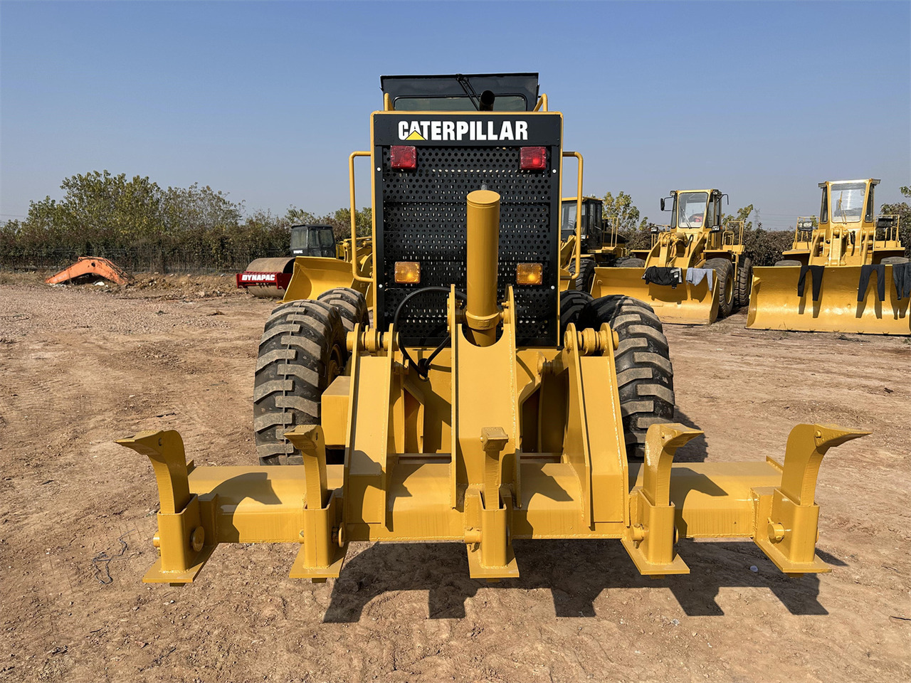 CATERPILLAR 140H - Gréder: 4 kép. CATERPILLAR 140H - Gréder: 4 kép.