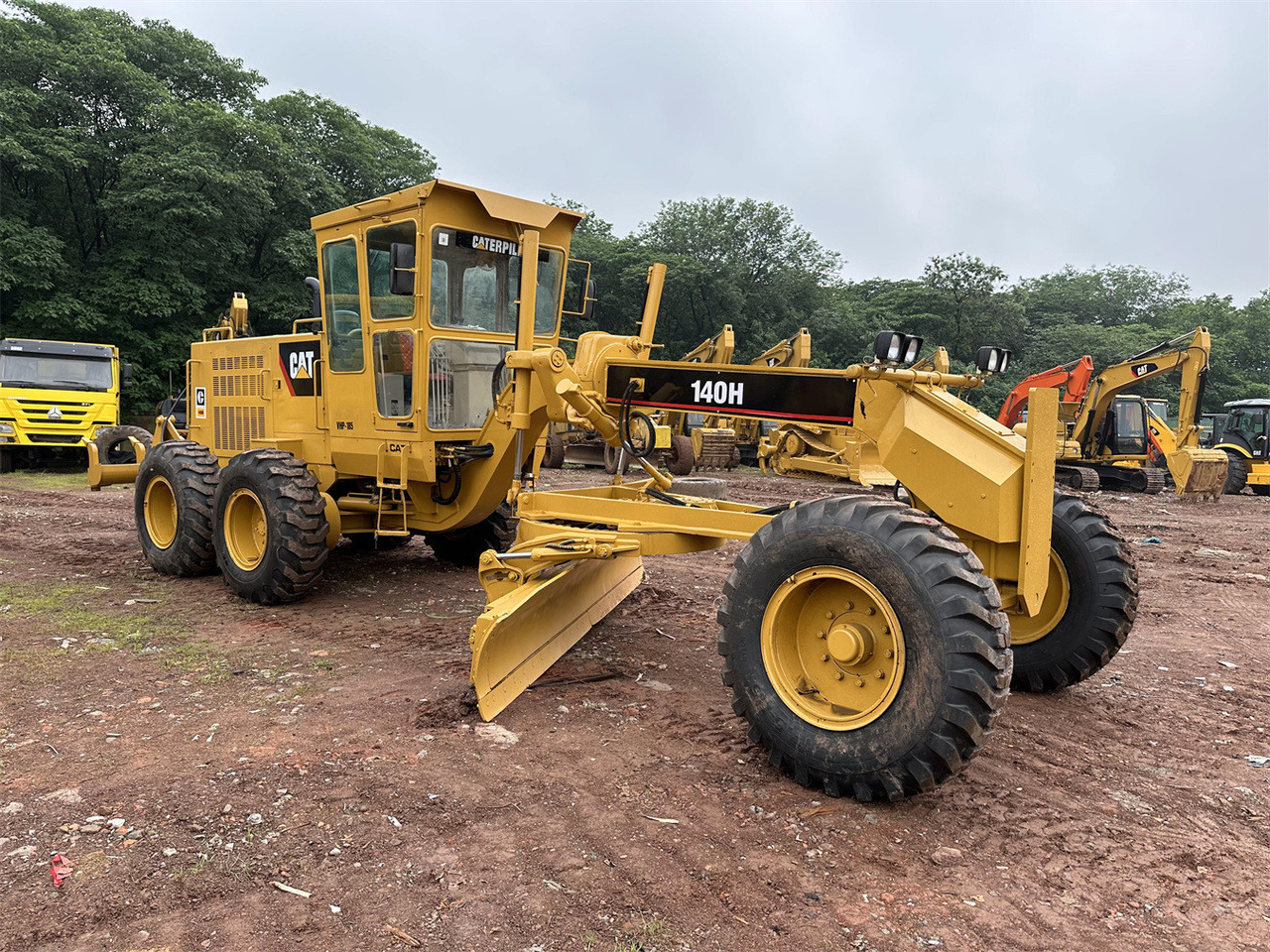 CATERPILLAR 140H - Gréder: 2 kép. CATERPILLAR 140H - Gréder: 2 kép.