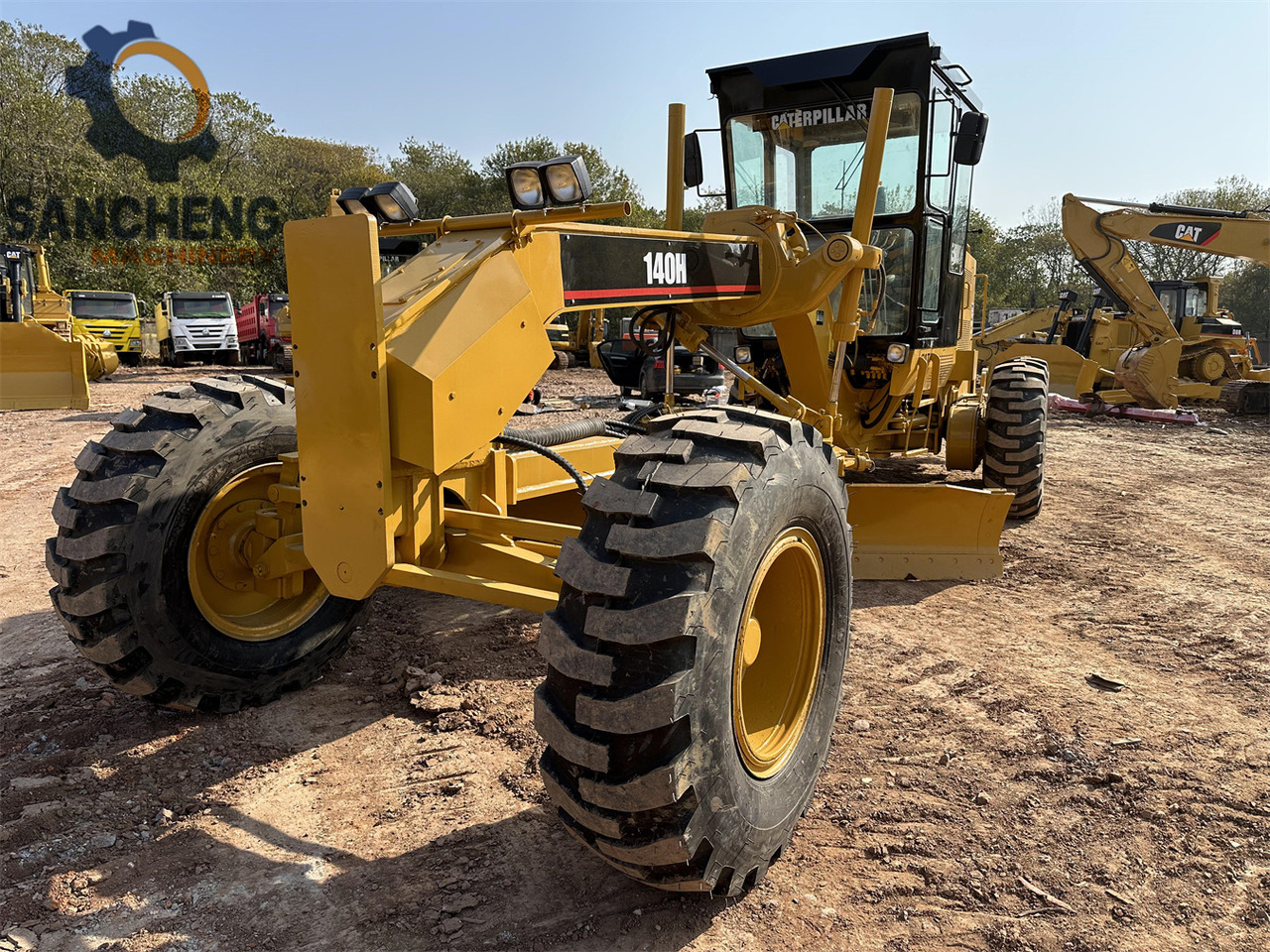 CATERPILLAR 140H - Gréder: 2 kép. CATERPILLAR 140H - Gréder: 2 kép.
