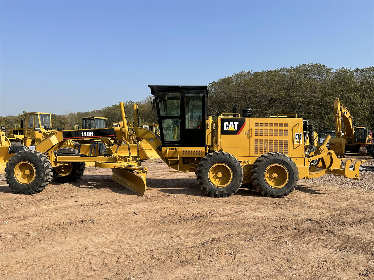 CATERPILLAR 140H - Gréder: 3 kép. CATERPILLAR 140H - Gréder: 3 kép.