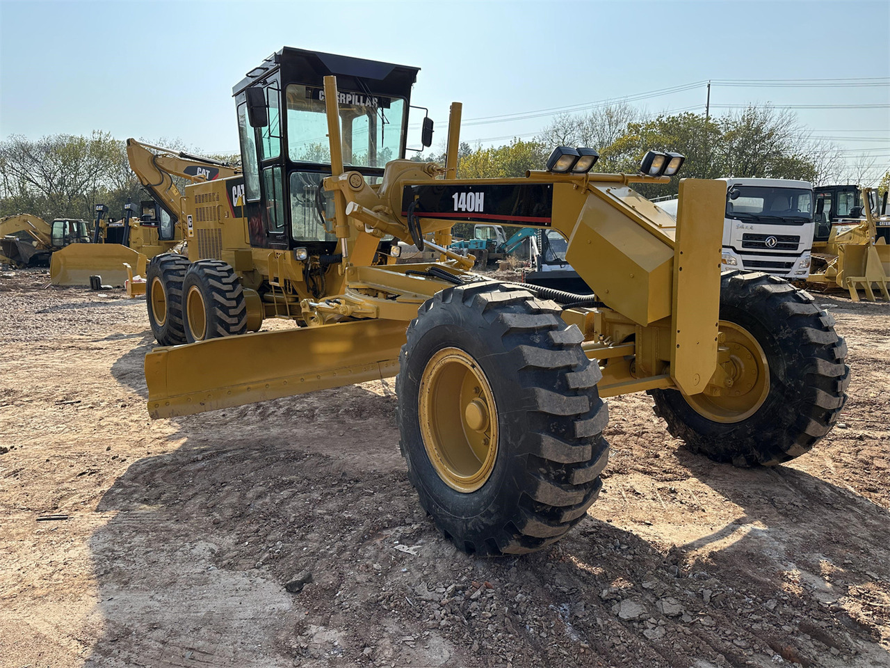 CATERPILLAR 140H - Gréder: 2 kép. CATERPILLAR 140H - Gréder: 2 kép.