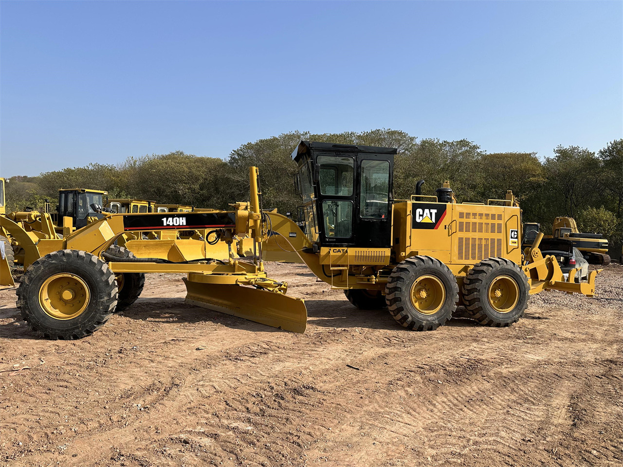 CATERPILLAR 140H - Gréder: 4 kép. CATERPILLAR 140H - Gréder: 4 kép.