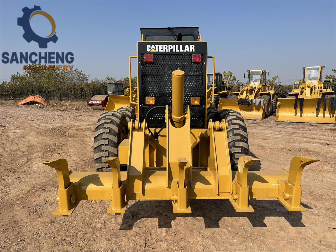 CATERPILLAR 140H - Gréder: 5 kép. CATERPILLAR 140H - Gréder: 5 kép.