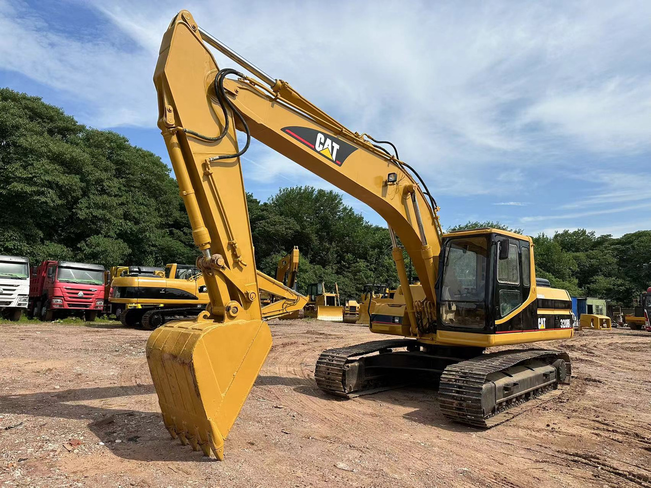 CATERPILLAR 320B - Lánctalpas kotró: 2 kép. CATERPILLAR 320B - Lánctalpas kotró: 2 kép.