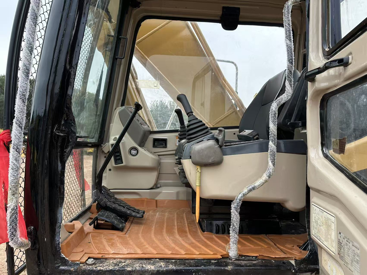 CATERPILLAR 320BL - Lánctalpas kotró: 5 kép. CATERPILLAR 320BL - Lánctalpas kotró: 5 kép.