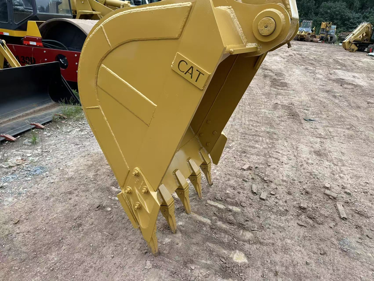 CATERPILLAR 320BL - Lánctalpas kotró: 4 kép. CATERPILLAR 320BL - Lánctalpas kotró: 4 kép.