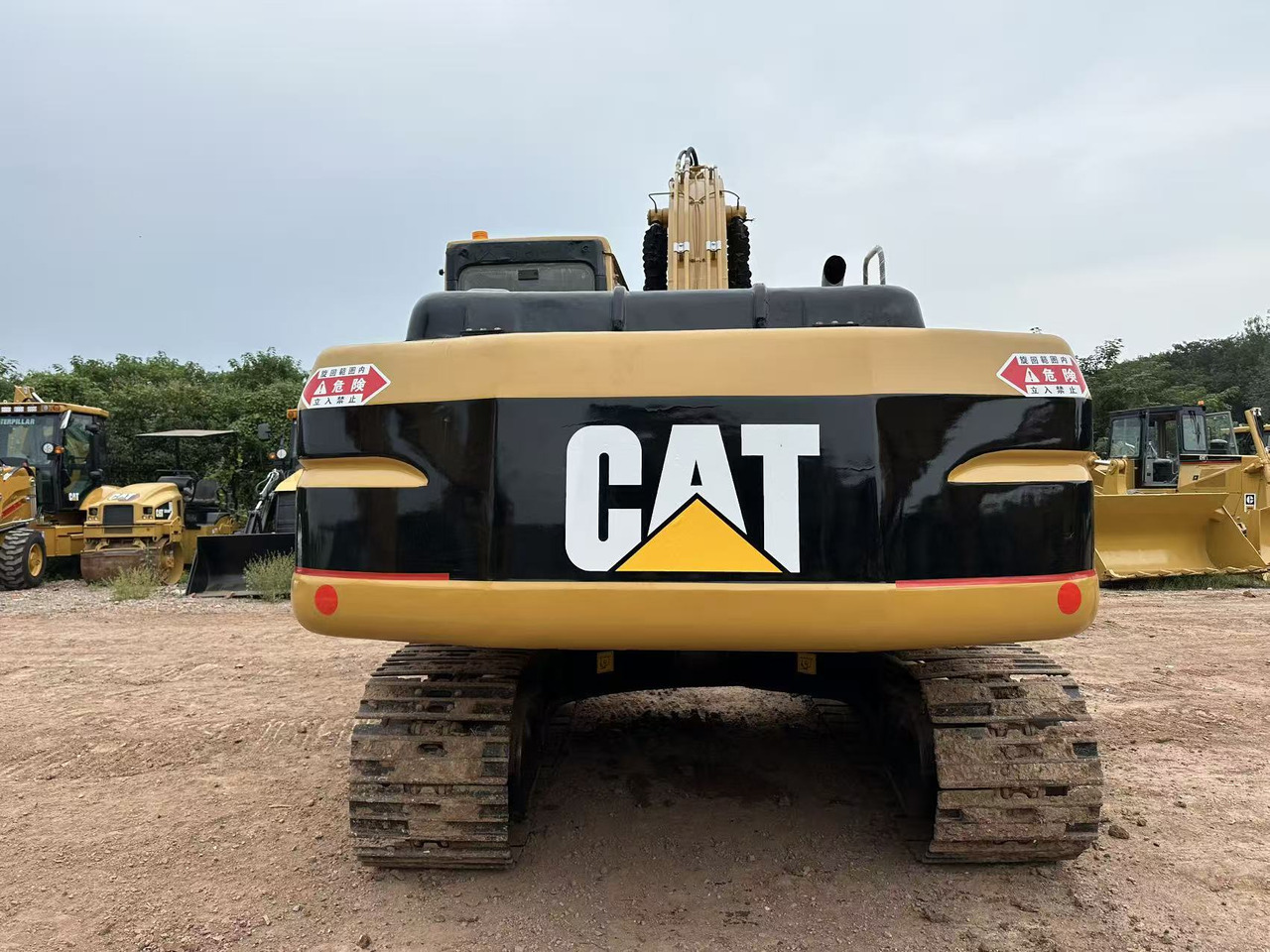 CATERPILLAR 320BL - Lánctalpas kotró: 3 kép. CATERPILLAR 320BL - Lánctalpas kotró: 3 kép.