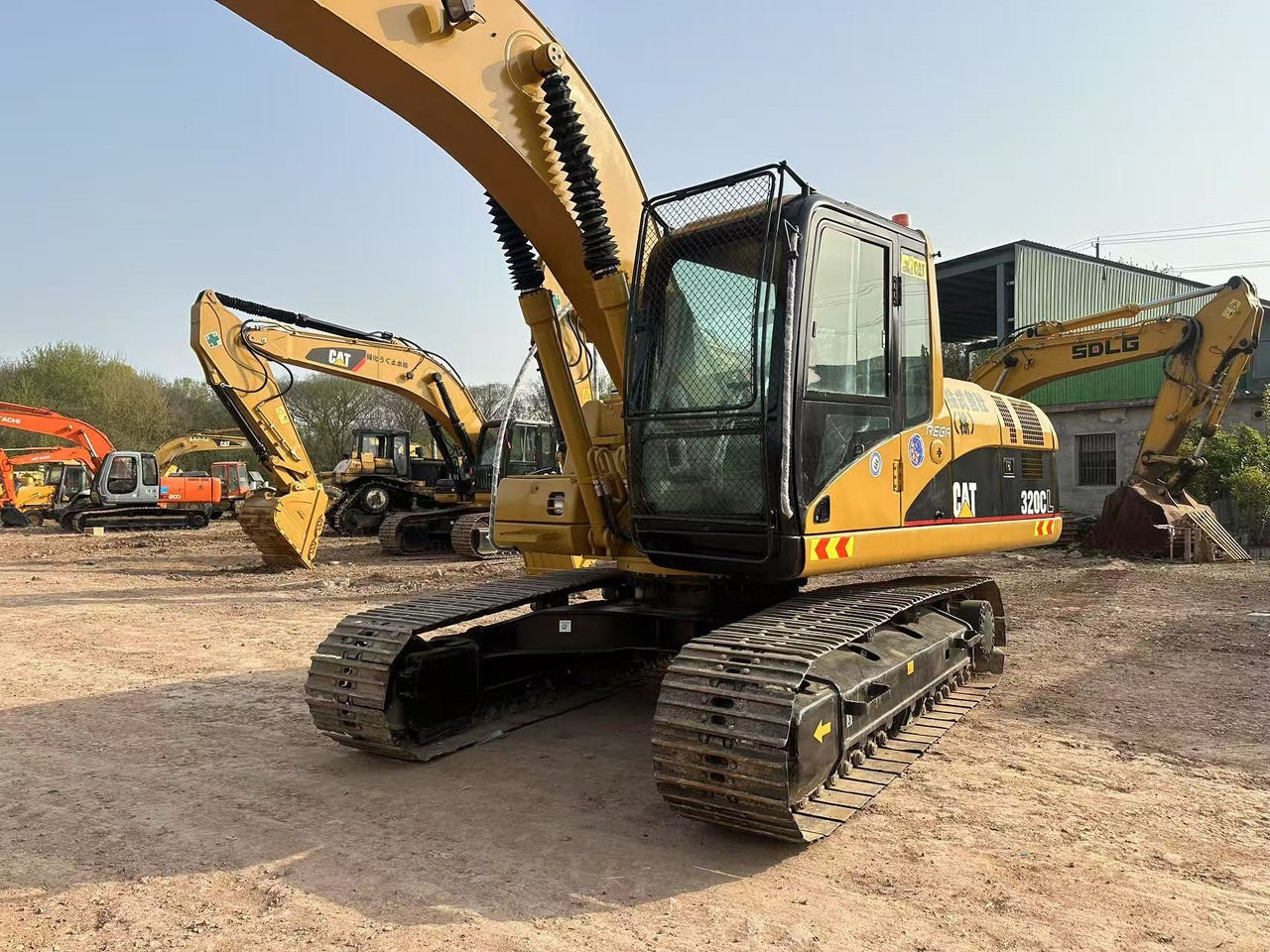 CATERPILLAR 320C - Lánctalpas kotró: 4 kép. CATERPILLAR 320C - Lánctalpas kotró: 4 kép.