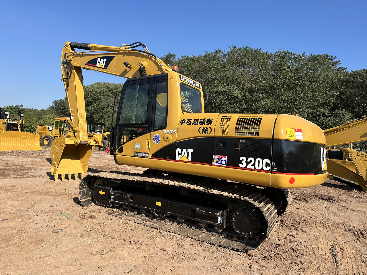 CATERPILLAR 320C - Lánctalpas kotró: 4 kép. CATERPILLAR 320C - Lánctalpas kotró: 4 kép.