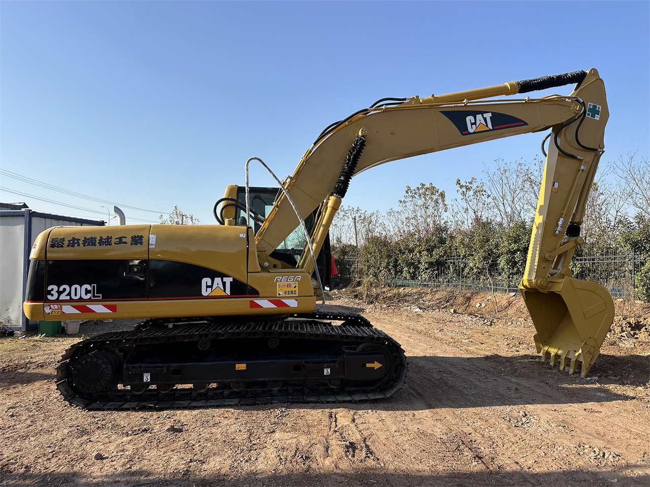 CATERPILLAR 320C - Lánctalpas kotró: 2 kép. CATERPILLAR 320C - Lánctalpas kotró: 2 kép.