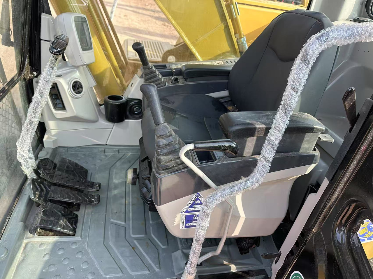 CATERPILLAR 320C - Lánctalpas kotró: 5 kép. CATERPILLAR 320C - Lánctalpas kotró: 5 kép.