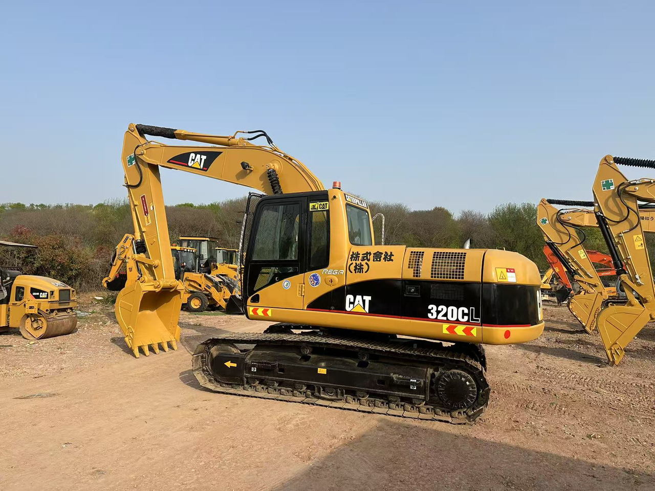 CATERPILLAR 320C - Lánctalpas kotró: 3 kép. CATERPILLAR 320C - Lánctalpas kotró: 3 kép.